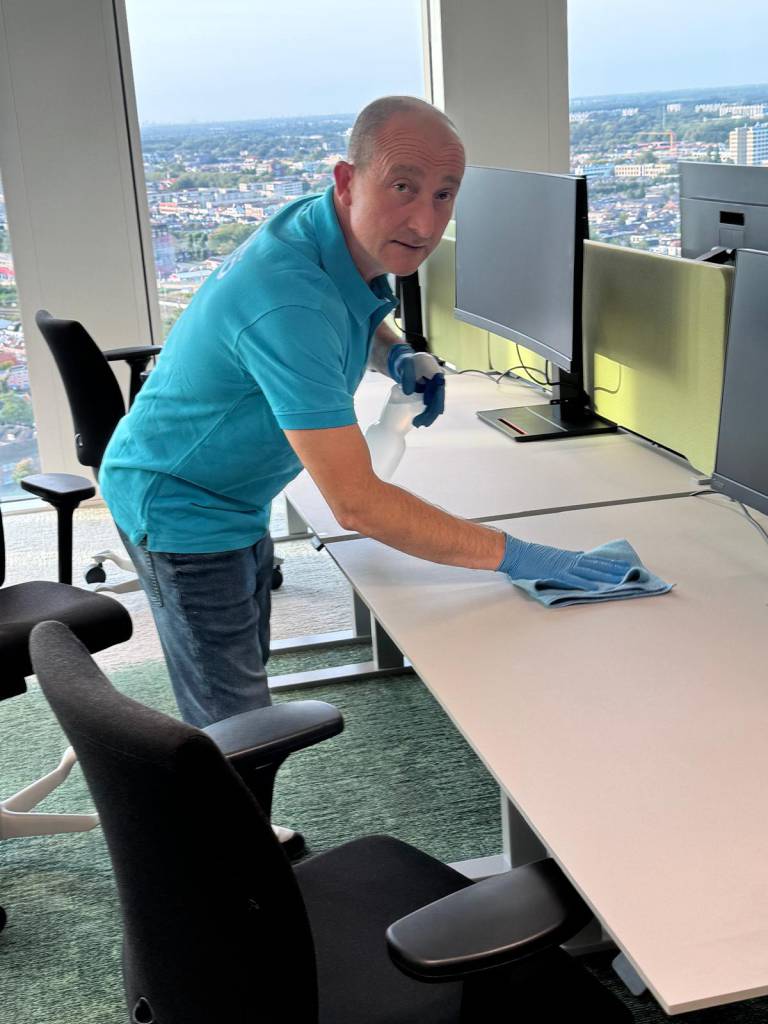 Seyko medewerker aan het werk